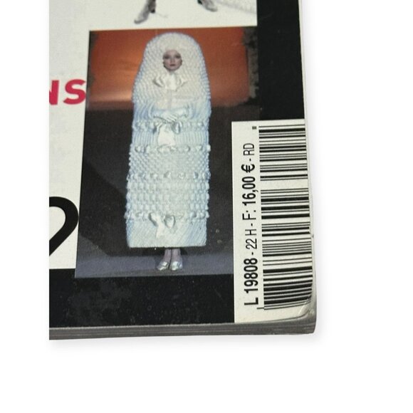 L’Officiel YSL Special Issue 1000 Modèles March 2002 Magazine - Picture 14 of 16